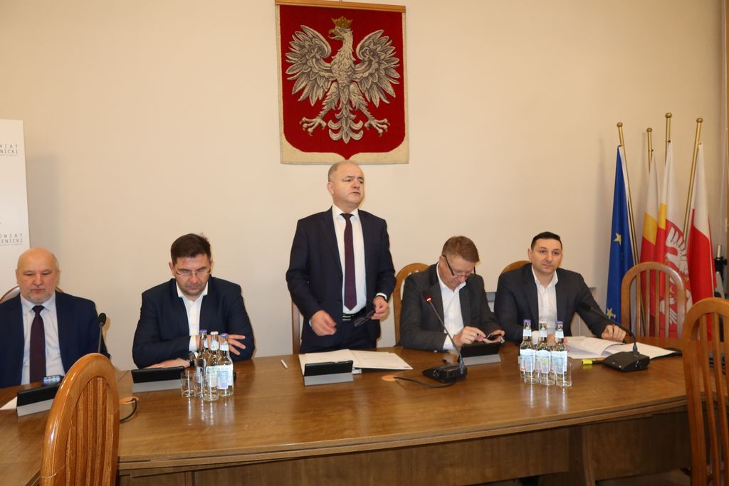 Nadzwyczajnej Sesji Rady Powiatu poświęconej problematyce walki z Koronawirusem