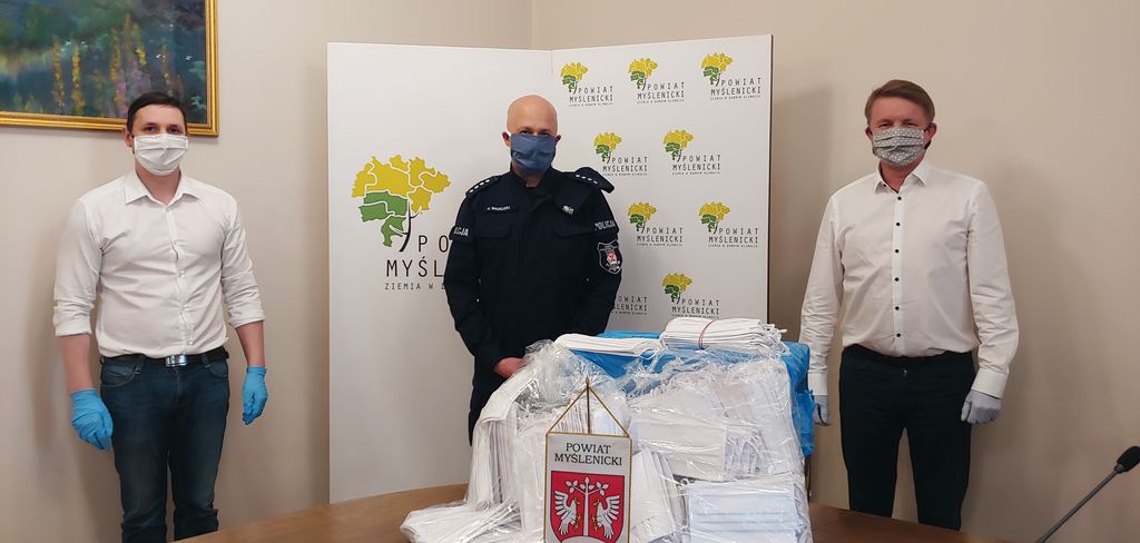 przekazanie maseczek KPP w Myślenicach